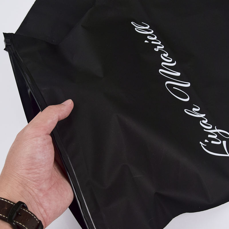 1793003507990673.jpg Eco-Friendly Custom Printed Black Zip Plastic Bag (1).jpg